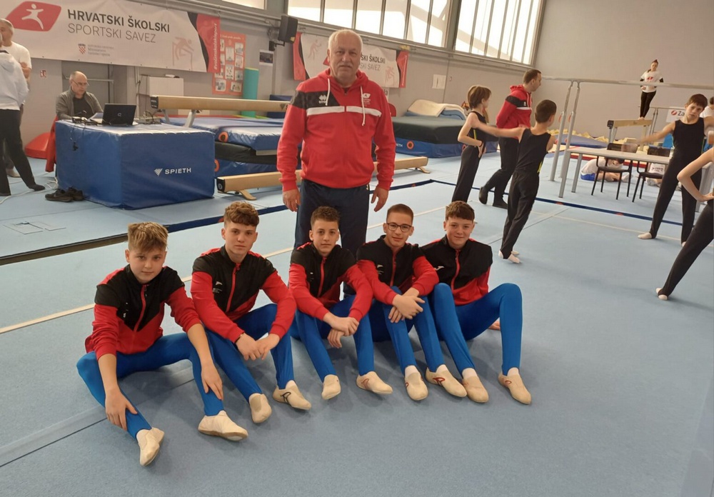 muski gimnasticari blato